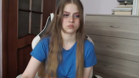 Lily online show from June 16, 3:18 am