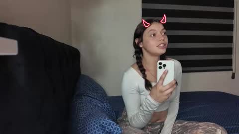 ReenaThePlug online show from April 6, 3:17 am