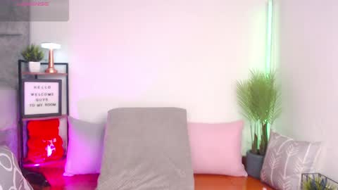 regina1819 online show from April 25, 1:19 am