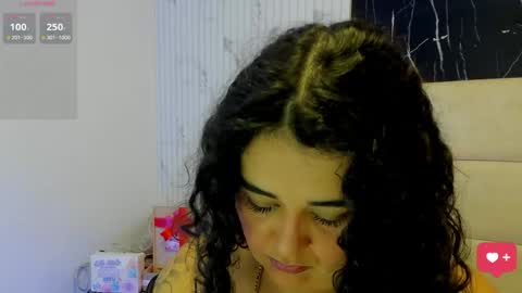 reginavegaa online show from June 5, 11:38 am