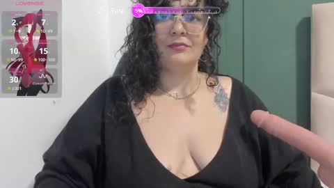 Snapshot of reginavegaa chatting on February 12, 11:51 am reginavegaa online show from February 12, 11:51 am