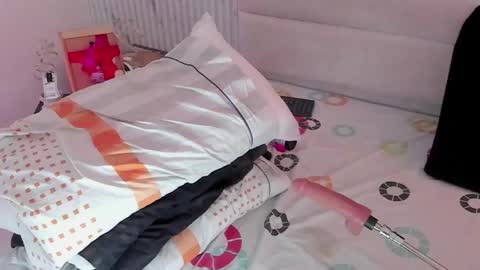 reginavegaa online show from April 23, 12:29 pm