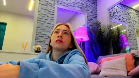 reina cummings online show from April 26, 4:10 am