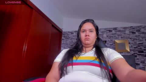 reina_loren online show from June 24, 10:36 am