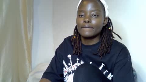 Snapshot of rem010a chatting on October 19, 7:05 pm rem010a online show from October 19, 7:05 pm