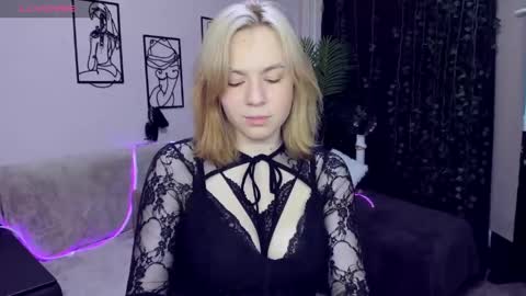 RemiPeach online show from May 7, 3:49 pm