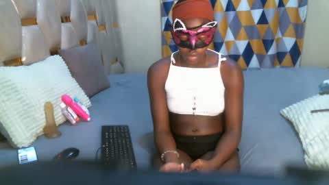 remmyqueen online show from April 21, 1:42 am