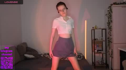 Claire online show from April 23, 6:32 pm