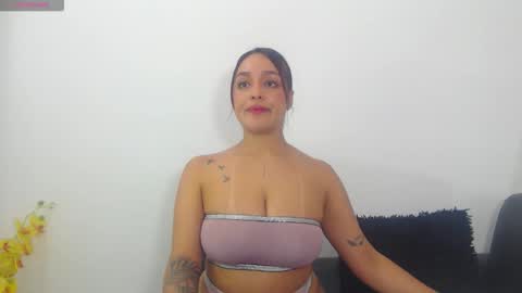 renatabrownn28 online show from April 25, 1:41 pm