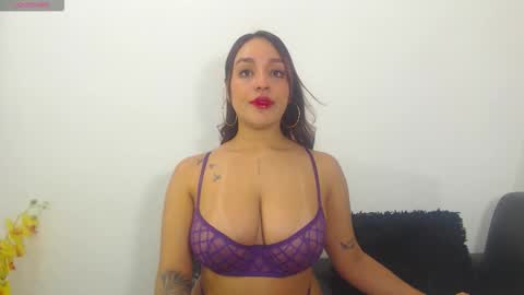 renatabrownn28 online show from April 24, 6:05 am