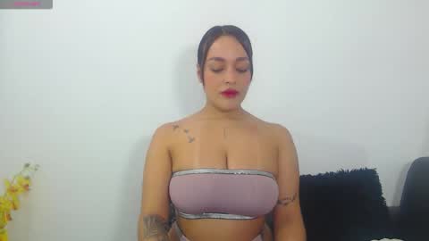 renatabrownn28 online show from April 25, 9:45 am