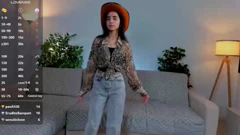 Snapshot of renatenavejar chatting on October 4, 2:17 am Call me Mira online show from October 4, 2:17 am