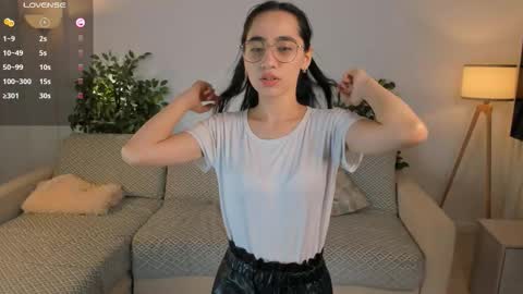 Snapshot of renatenavejar chatting on October 3, 2:16 am Call me Mira online show from October 3, 2:16 am