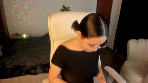 Snapshot of renaxi_smith chatting on September 10, 8:20 pm renaxi_smith online show from September 10, 8:20 pm