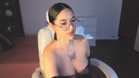 renaxi_smith online show from April 20, 8:12 pm