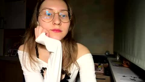 Mia online show from April 30, 8:57 pm