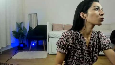 Rena online show from February 18, 4:44 am