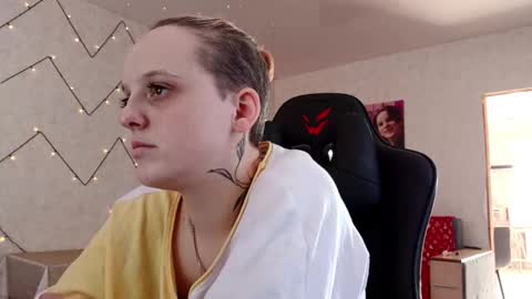 Ella online show from March 11, 7:45 am