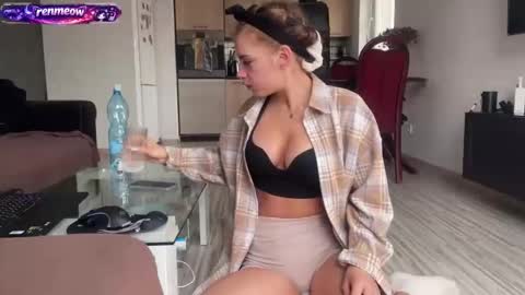 renmeow online show from February 7, 9:02 am