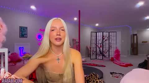 ria  online show from November 4, 3:44 am