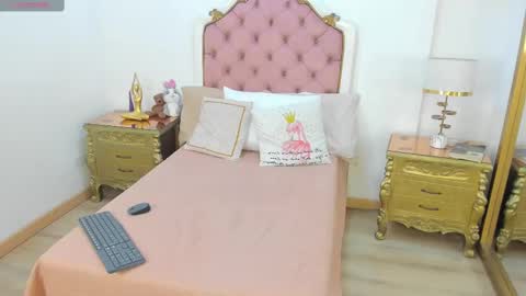 Snapshot of riby_ chatting on October 6, 8:13 pm riby online show from October 6, 8:13 pm