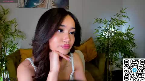 Layla online show from April 26, 1:42 pm