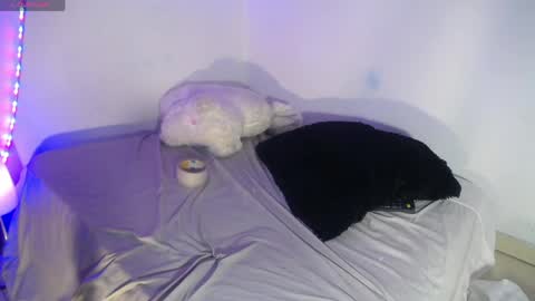 RIHONNA online show from April 24, 9:17 pm