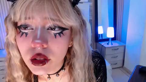 Snapshot of rihonna_hs8 chatting on September 13, 12:35 pm RIHONNA online show from September 13, 12:35 pm