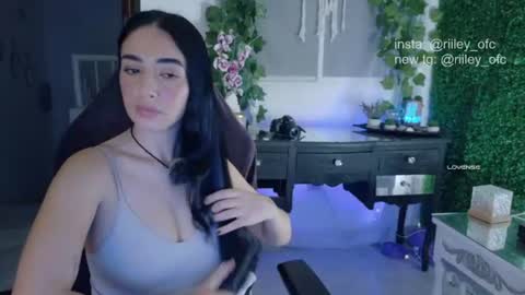 Independent model online show from July 23, 7:38 am