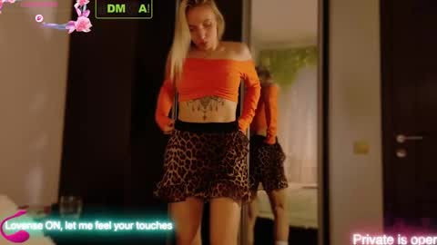 Rina Asty online show from December 3, 1:02 pm