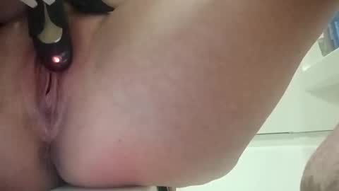 riotrevenge77 online show from January 17, 1:40 pm