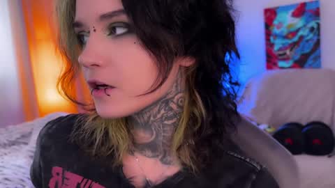   DianaBrite            fansl y online show from April 28, 11:47 am