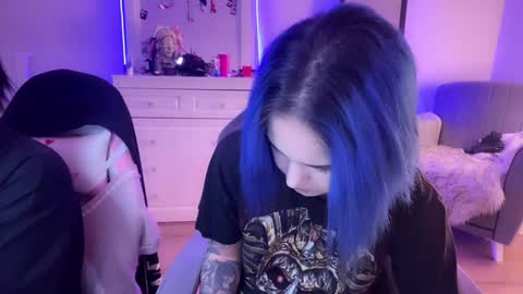 Snapshot of ripper_66 chatting on December 16, 6:16 pm DianaBrite fansl y online show from December 16, 6:16 pm