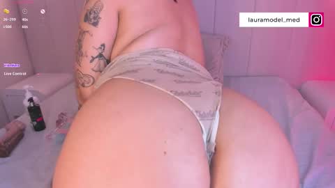 Riri Candy online show from November 27, 4:26 am