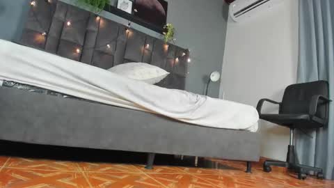 RIRI  online show from January 10, 9:30 pm