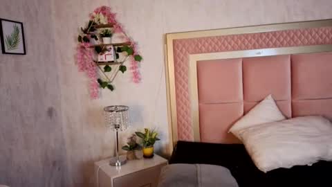 robin D online show from December 18, 12:10 pm