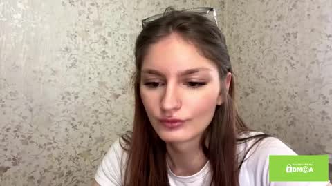 robynsentinella online show from February 9, 3:31 am