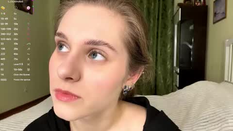 Mia online show from December 18, 7:24 am