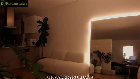 Valery Roldans online show from November 20, 3:18 am