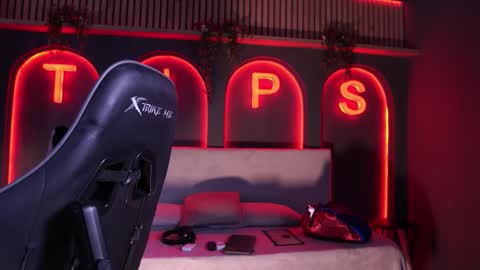 roma_hells online show from September 8, 6:40 pm