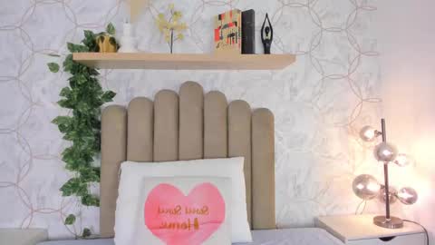 Snapshot of roma_love_ chatting on October 2, 11:59 am online show from October 2, 11:59 am