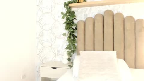 Snapshot of roma_love_ chatting on March 1, 11:28 am online show from March 1, 11:28 am