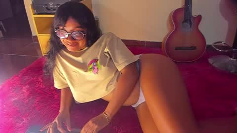 Snapshot of romantic_stargirl chatting on December 22, 3:55 am Is A Belle online show from December 22, 3:55 am