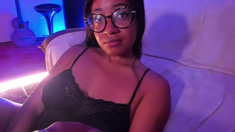 Snapshot of romantic_stargirl chatting on February 10, 12:41 am Is A Belle online show from February 10, 12:41 am