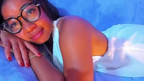 Snapshot of romantic_stargirl chatting on February 22, 2:39 am Is A Belle online show from February 22, 2:39 am