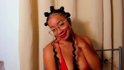 Snapshot of romantic_stargirl chatting on October 1, 2:05 am Is A Belle online show from October 1, 2:05 am