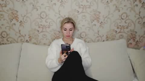 Snapshot of rose__shine chatting on December 24, 10:11 am rose shine online show from December 24, 10:11 am