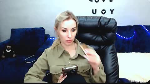 Snapshot of rose__shine chatting on October 15, 9:45 am rose shine online show from October 15, 9:45 am
