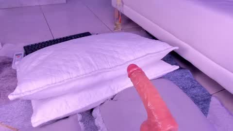 rose_jener06 online show from April 16, 8:08 pm