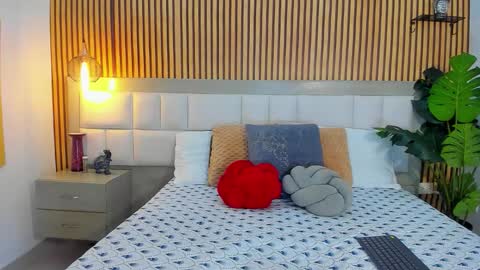 roseaurora online show from October 21, 1:26 pm